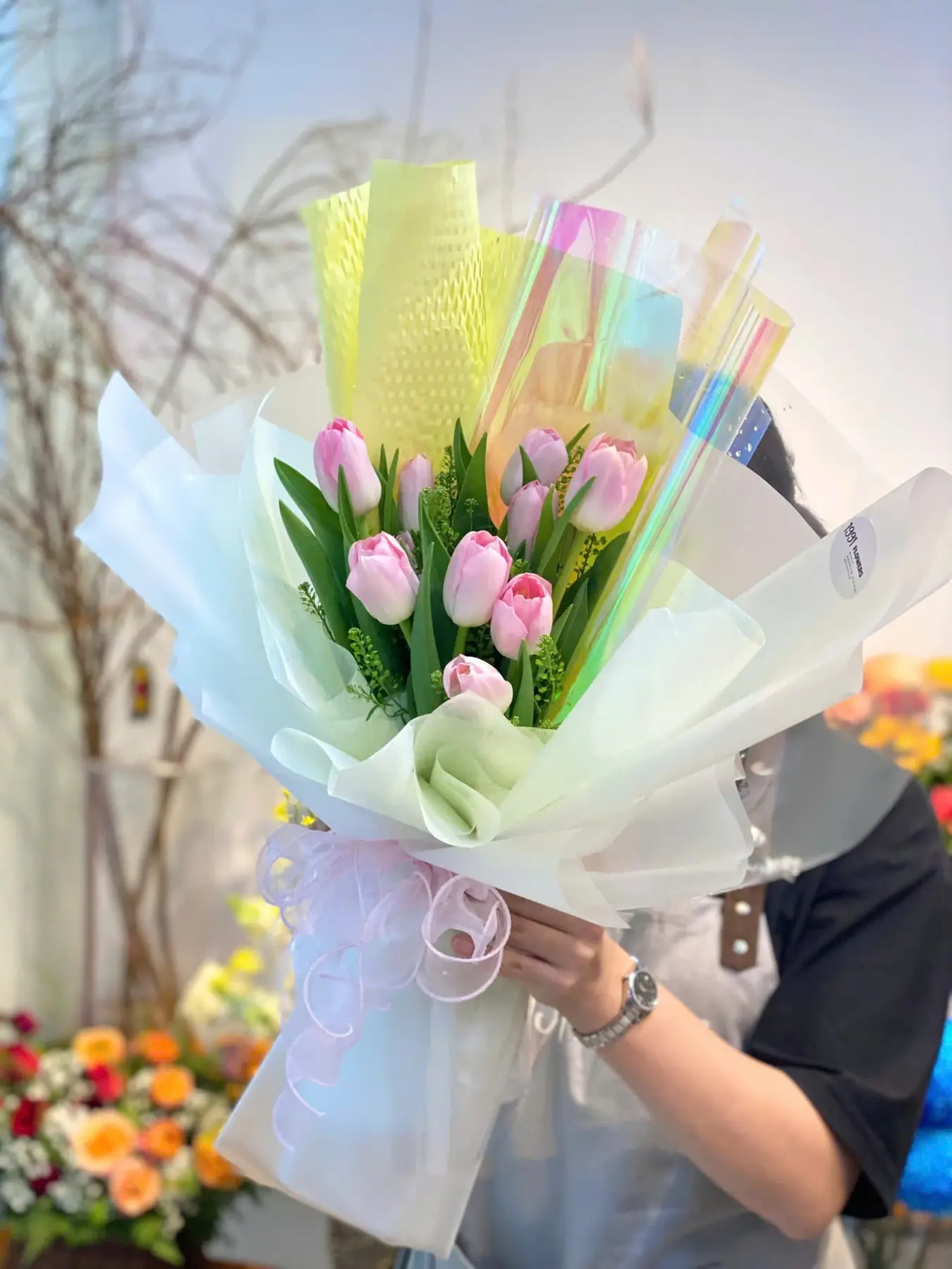 Bó hoa tulip hồng gói giấy ánh kim